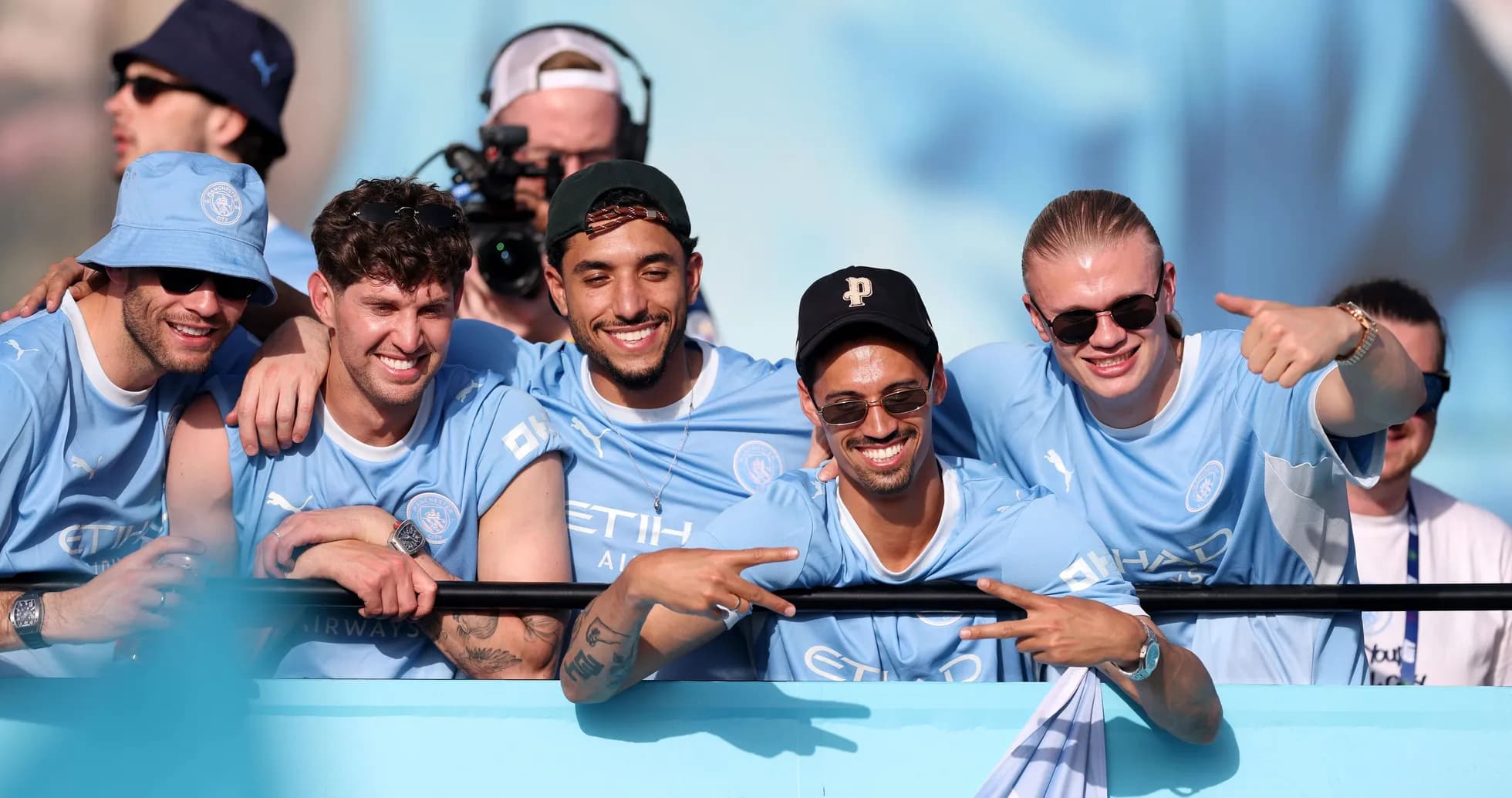Fans celebrating together in Manchester City jerseys