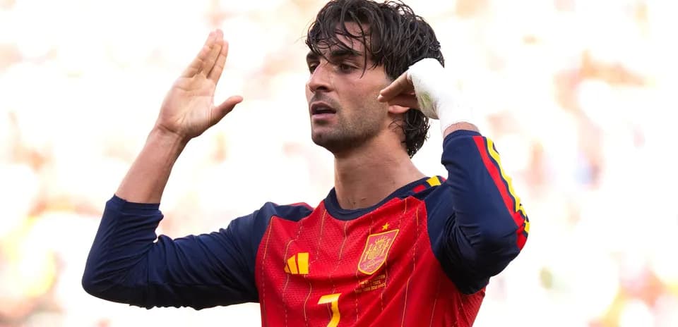 Player gesturing during a match in Spain kit