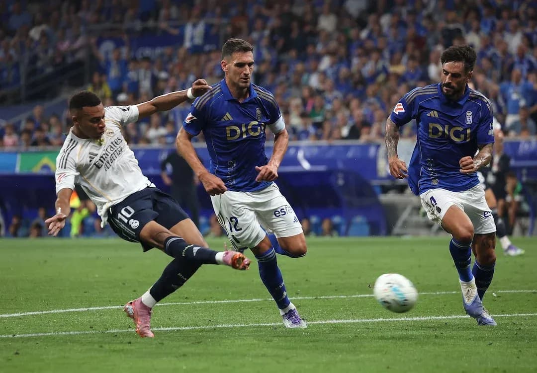 Real Madrid player kicking the ball against Oviedo