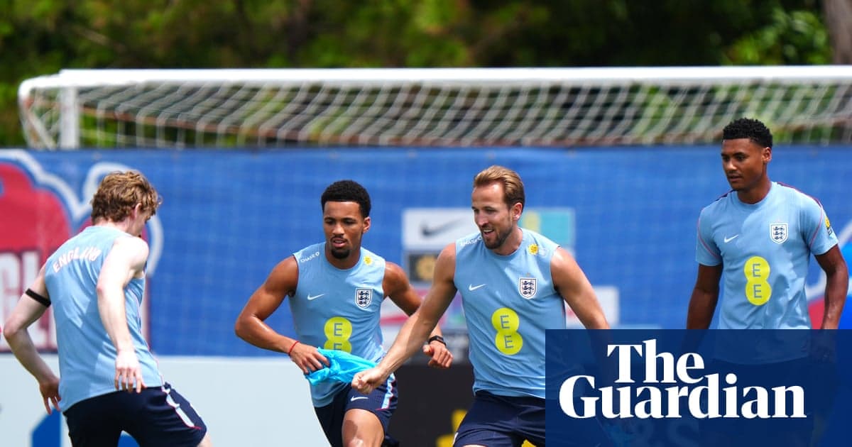 England players training on the pitch together