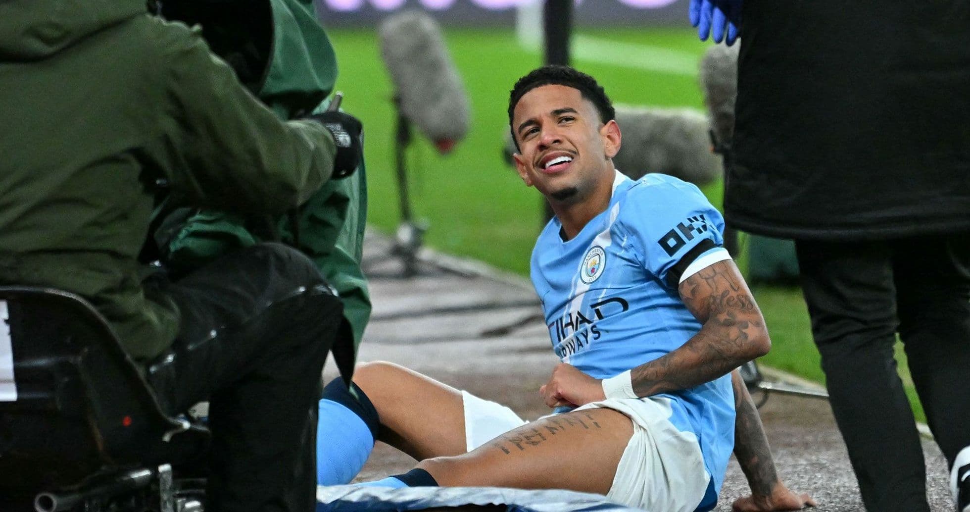 Manchester City Eyes Chelsea's Pedro Neto to Replace Tottenham-Bound Savinho