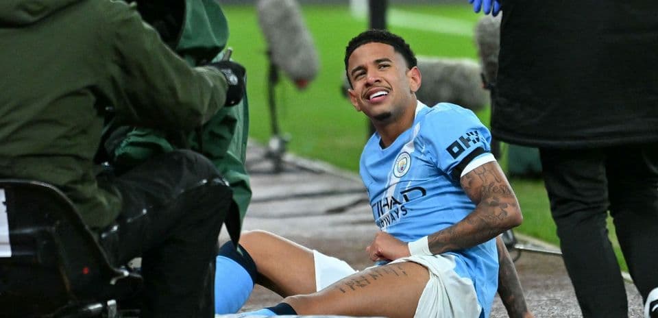 Manchester City Eyes Chelsea's Pedro Neto to Replace Tottenham-Bound Savinho
