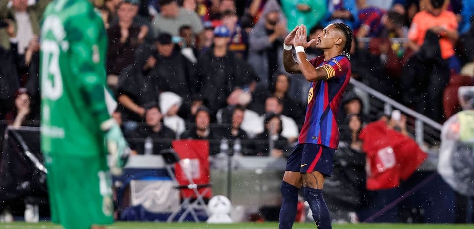 Raphinha’s Hat-Trick Powers Barcelona to 7-2 Triumph Over Racing Santander