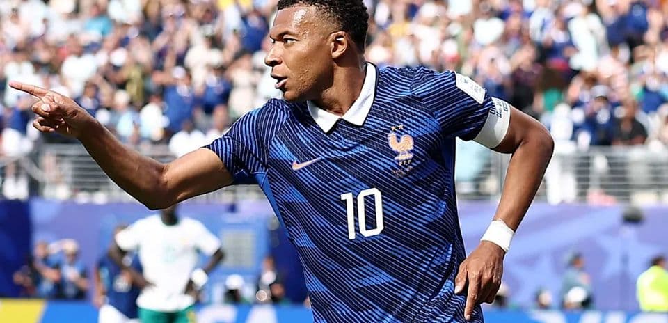 Kylian Mbappe Surpasses Ronaldo’s World Cup Record with Brace in France’s Dominant Win Over Sweden