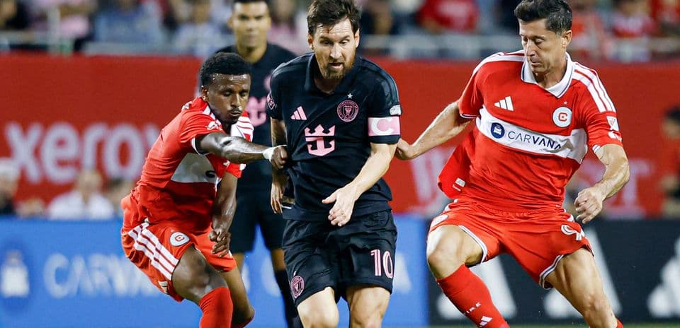 Messi and Lewandowski Spark Thriller as Inter Miami Draws with Chicago Fire in Record Crowd