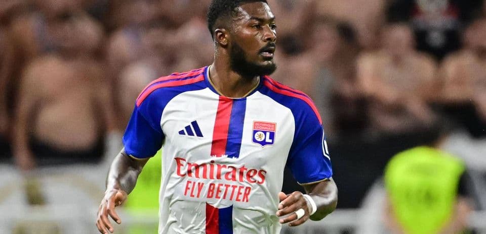 Everton Finalizes Ainsley Maitland-Niles Signing to Strengthen Defense