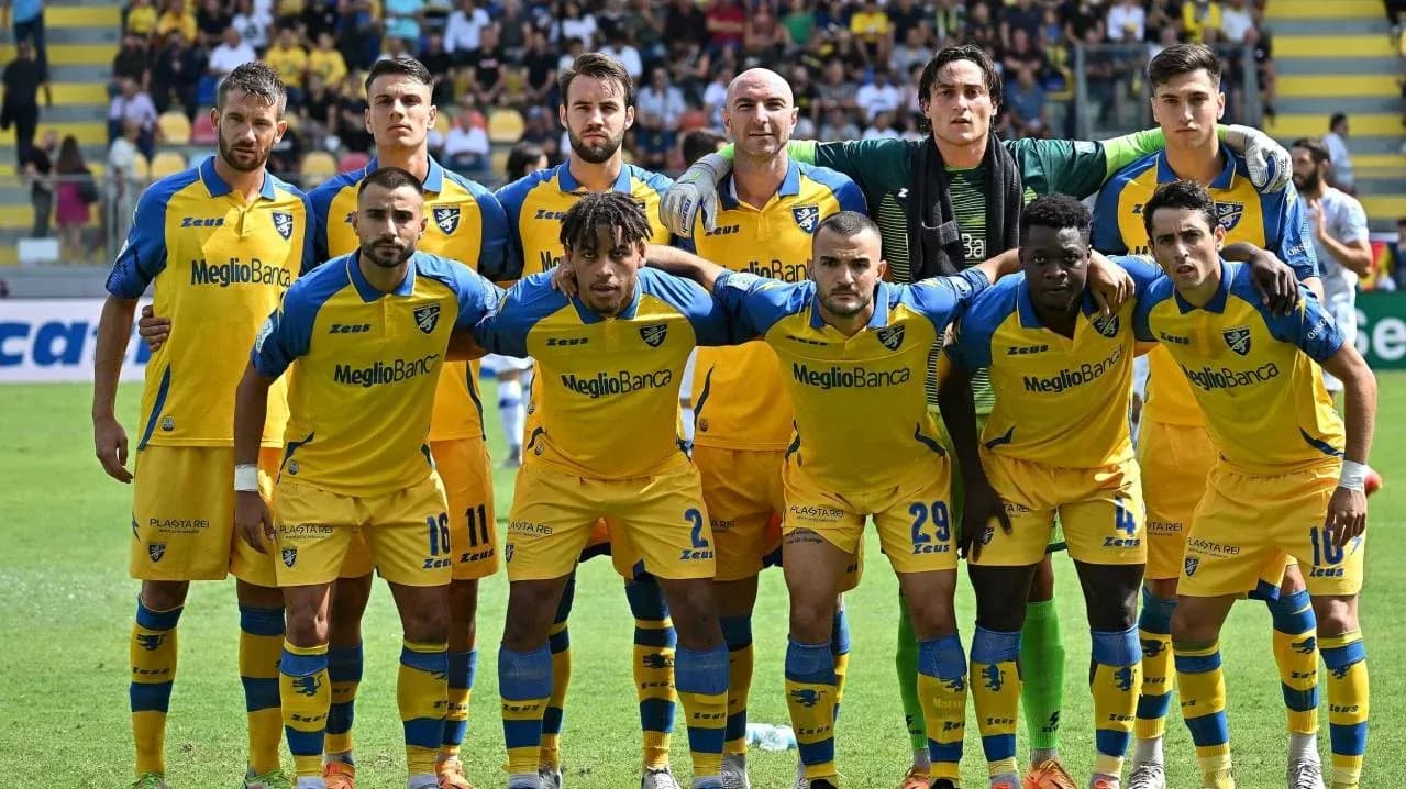 Frosinone team lineup before the match Frosinone team lineup before the match