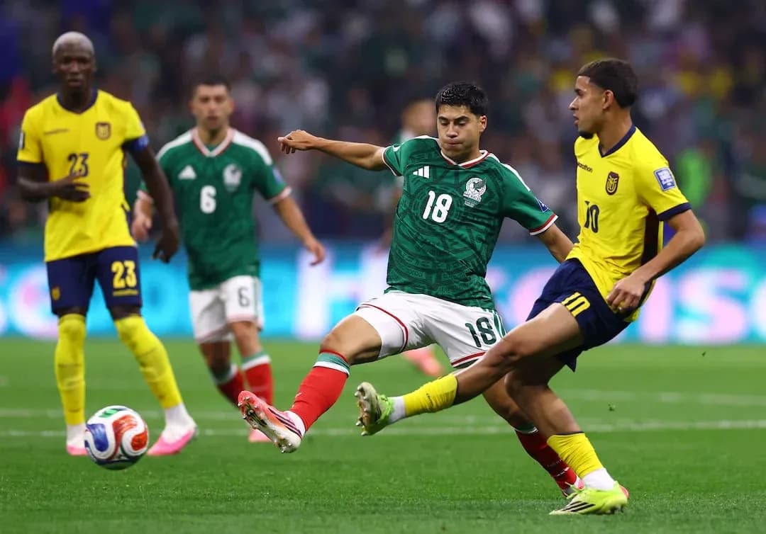 Mexico vs Ecuador players competing for the ball Mexico vs Ecuador players competing for the ball
