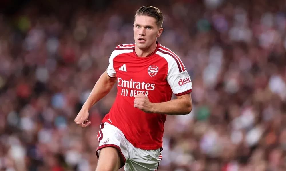 Player sprinting during an Arsenal match Player sprinting during an Arsenal match