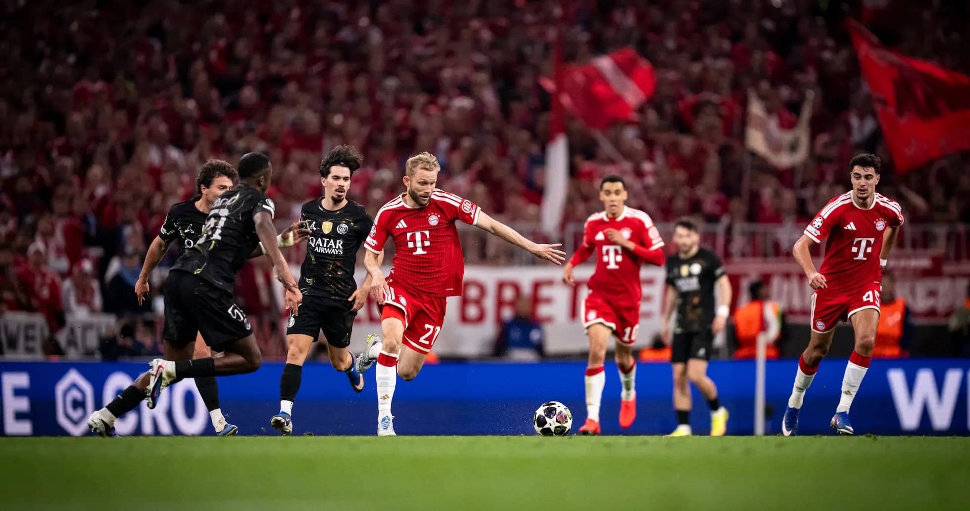 Bayern München players attacking during UEFA match Bayern München players attacking during UEFA match