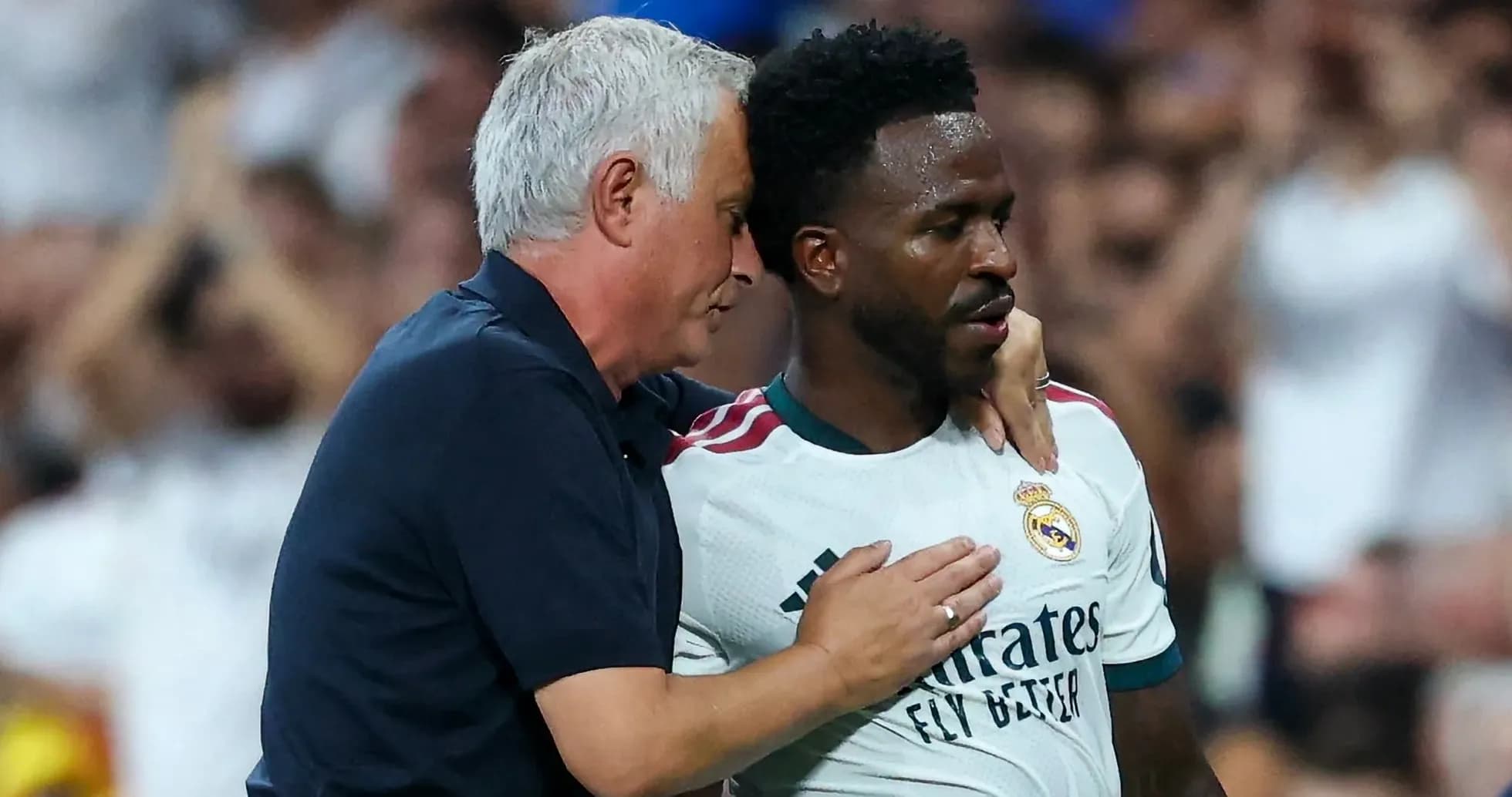 Manager speaking to player during match moment Manager speaking to player during match moment