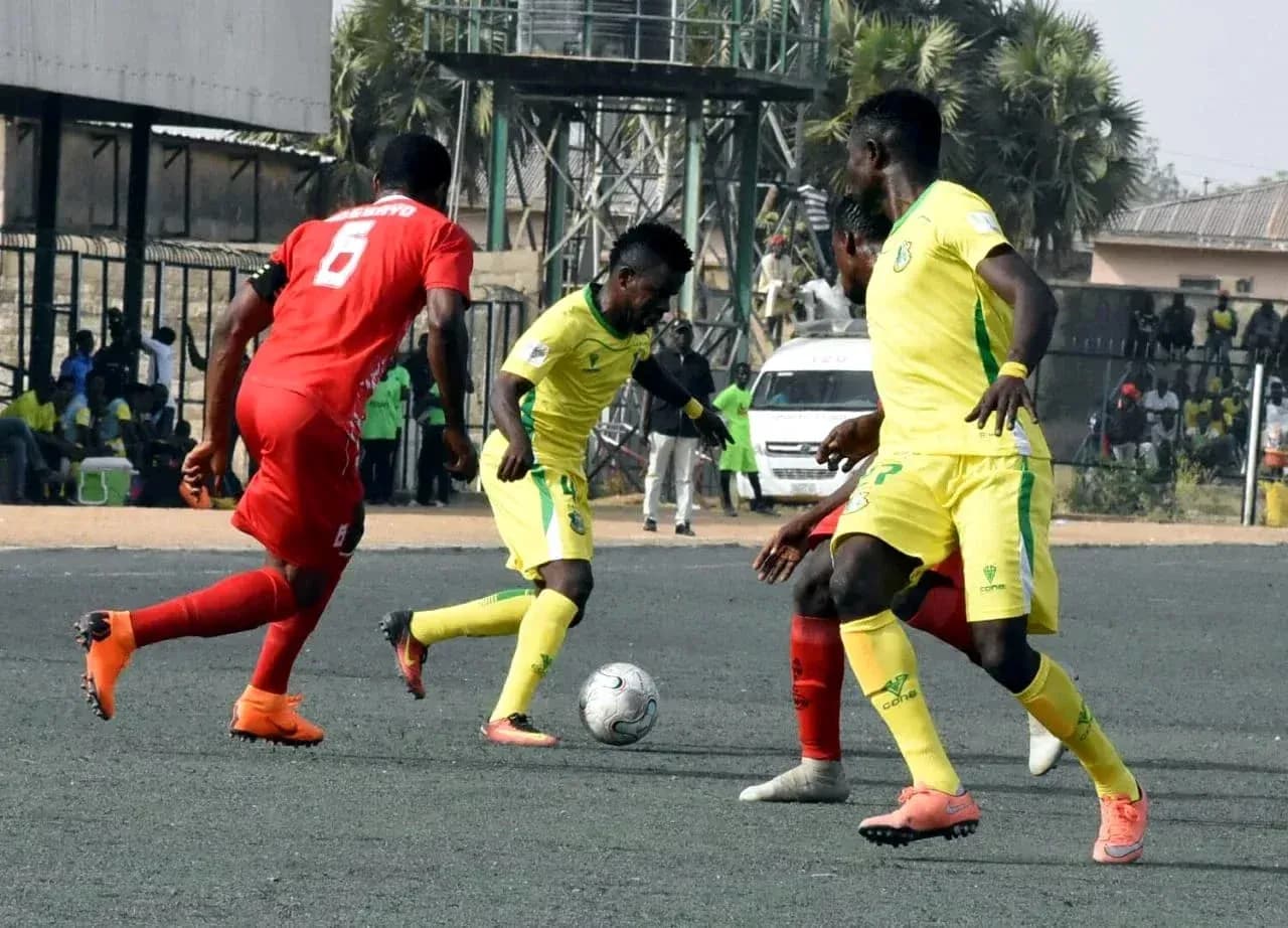 Players contesting for the ball in NPFL match Players contesting for the ball in NPFL match