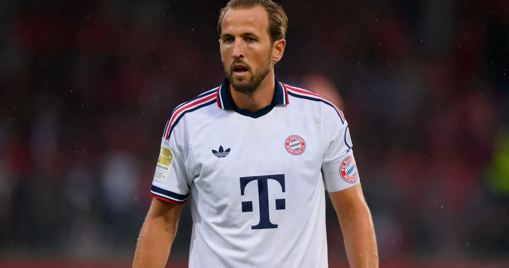 Player wearing Bayern Munich jersey on field Player wearing Bayern Munich jersey on field