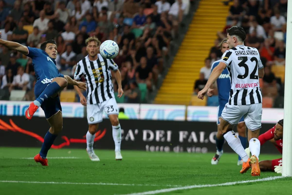 Udinese player attempting to score against Como Udinese player attempting to score against Como