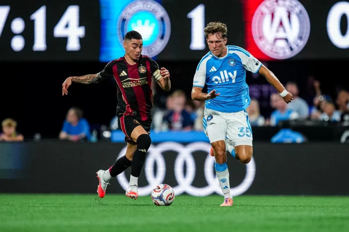 Players competing during Atlanta vs Charlotte match Players competing during Atlanta vs Charlotte match