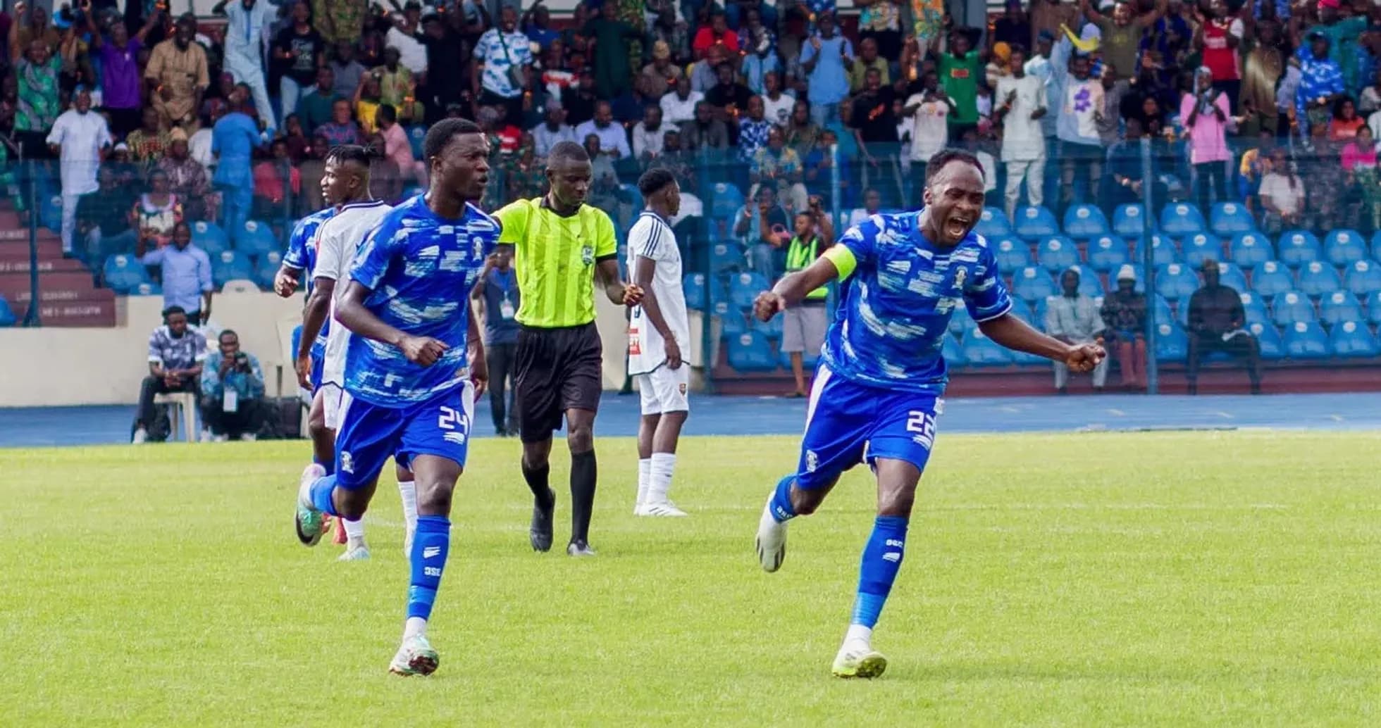 Warri Wolves players celebrating a goal Warri Wolves players celebrating a goal