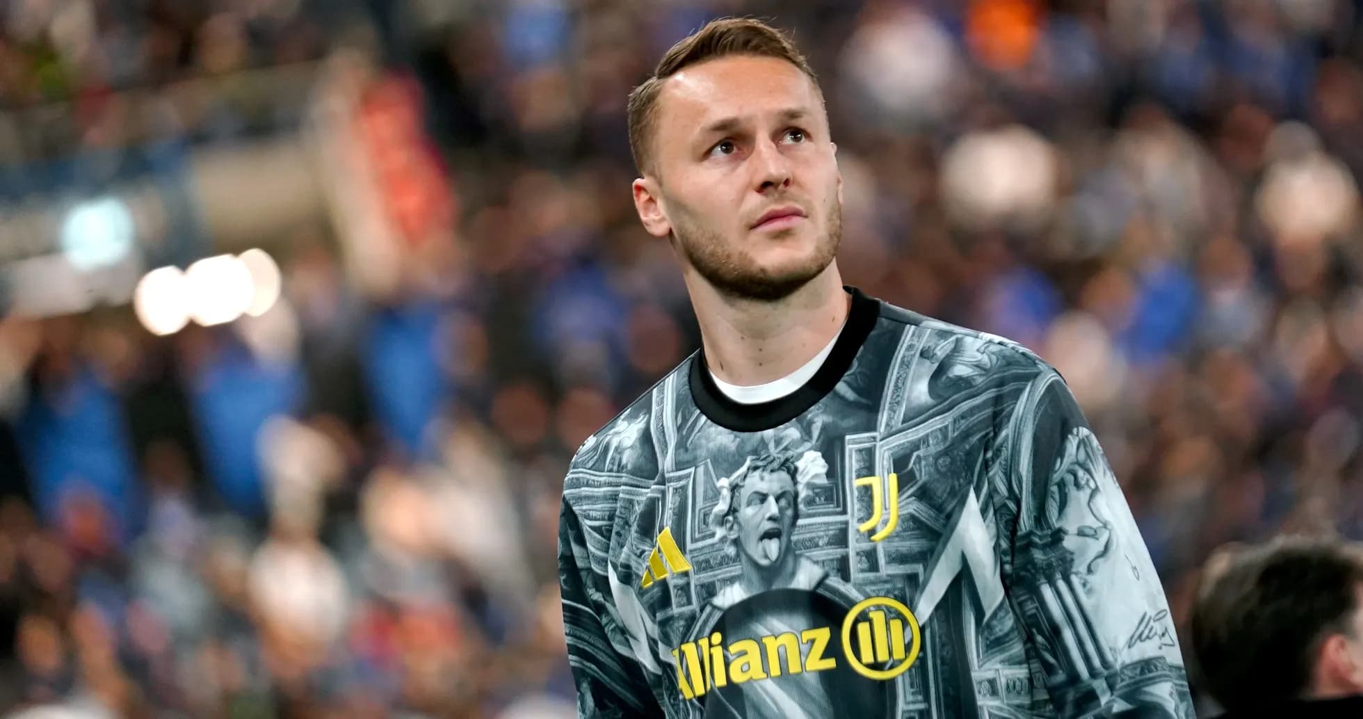 Goalkeeper in Juventus jersey during match warm-up Goalkeeper in Juventus jersey during match warm-up