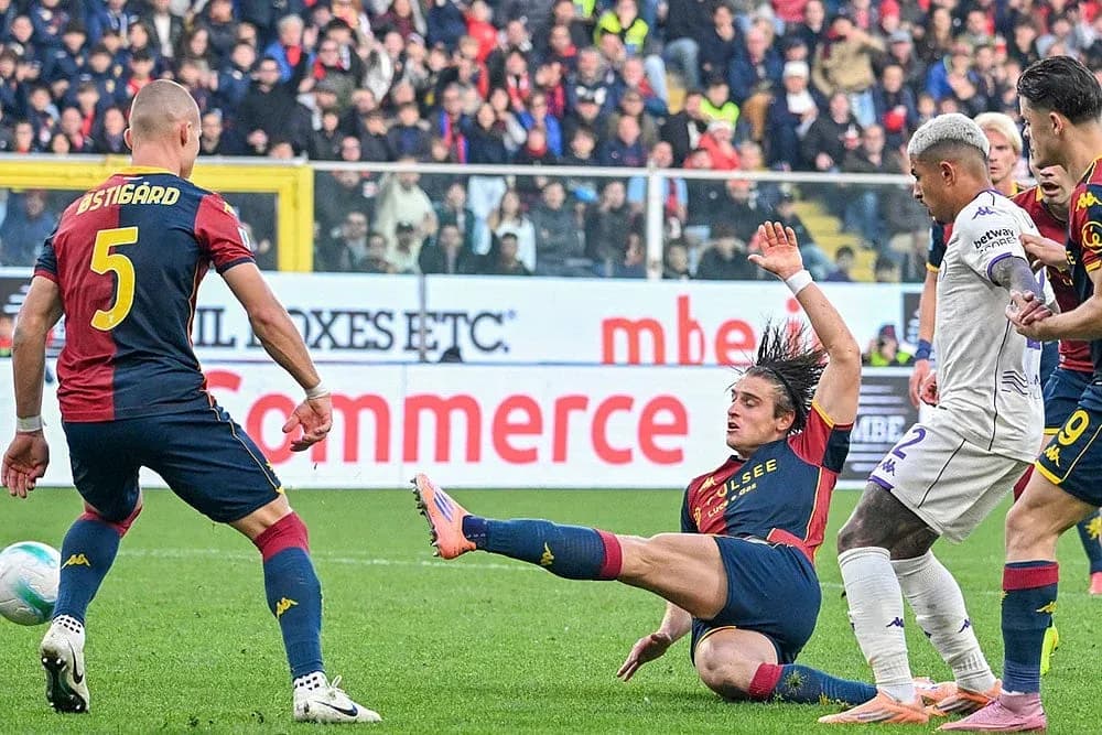 Genoa player falls during Fiorentina match Genoa player falls during Fiorentina match