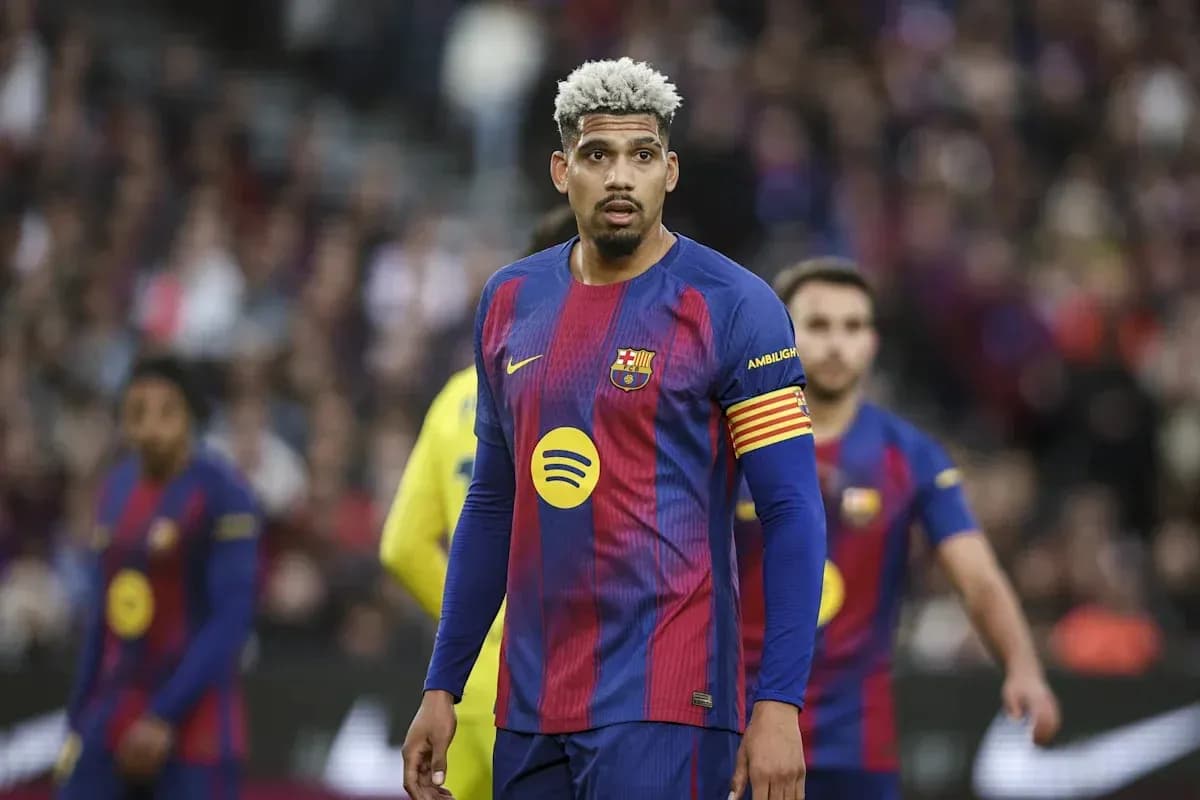 Barcelona player in match with teammates behind Barcelona player in match with teammates behind