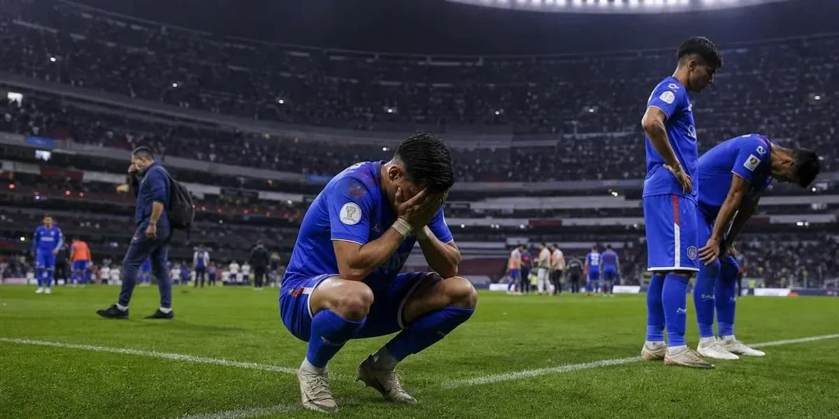 Cruz Azul players reacting after match loss on field Cruz Azul players reacting after match loss on field
