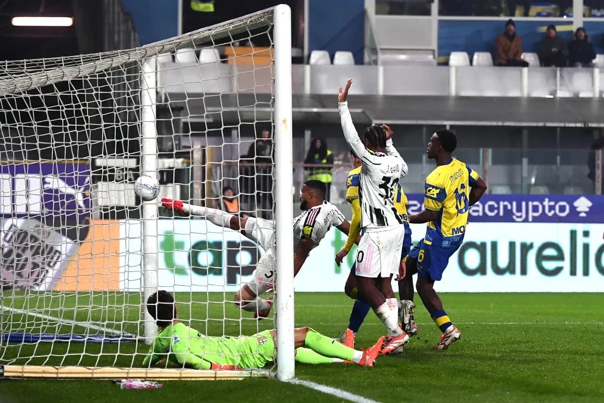 Juventus player attempting to score against Parma Juventus player attempting to score against Parma