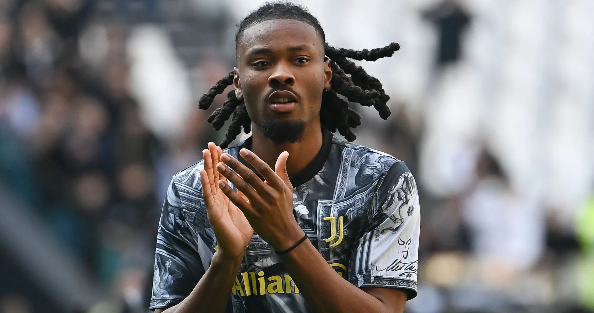 Player applauding fans in Juventus jersey Player applauding fans in Juventus jersey