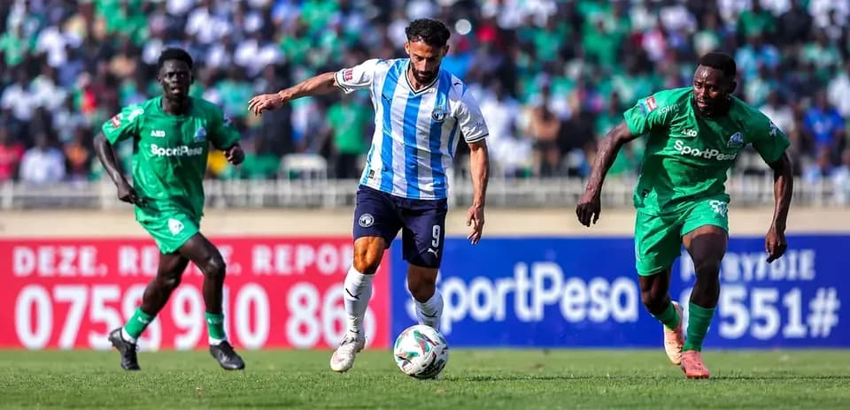Player dribbling during Pyramids FC match Player dribbling during Pyramids FC match