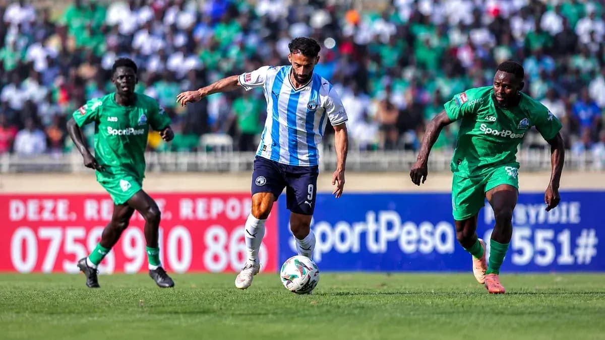 Player dribbling during Pyramids FC match Player dribbling during Pyramids FC match