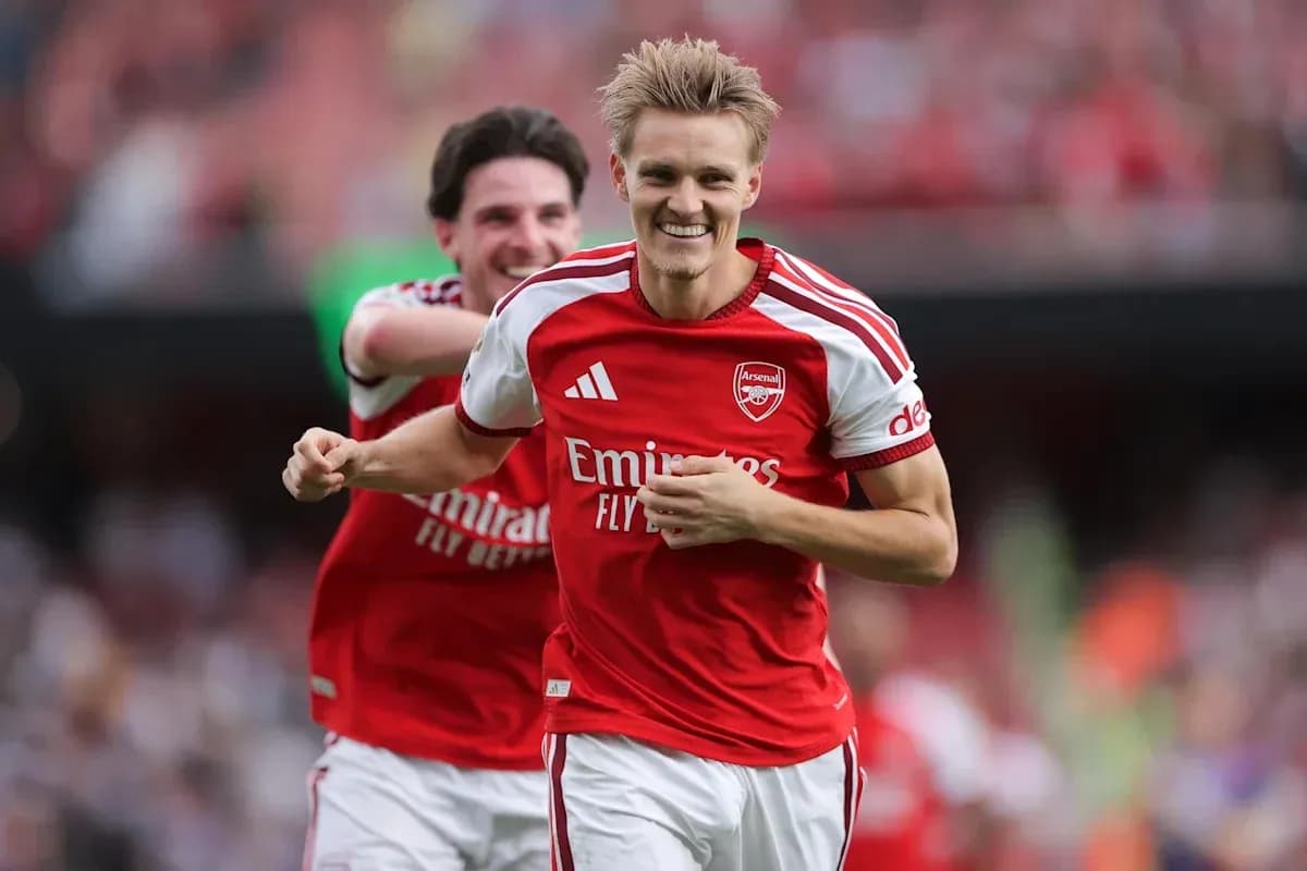 Arsenal players celebrating a goal on the pitch Arsenal players celebrating a goal on the pitch