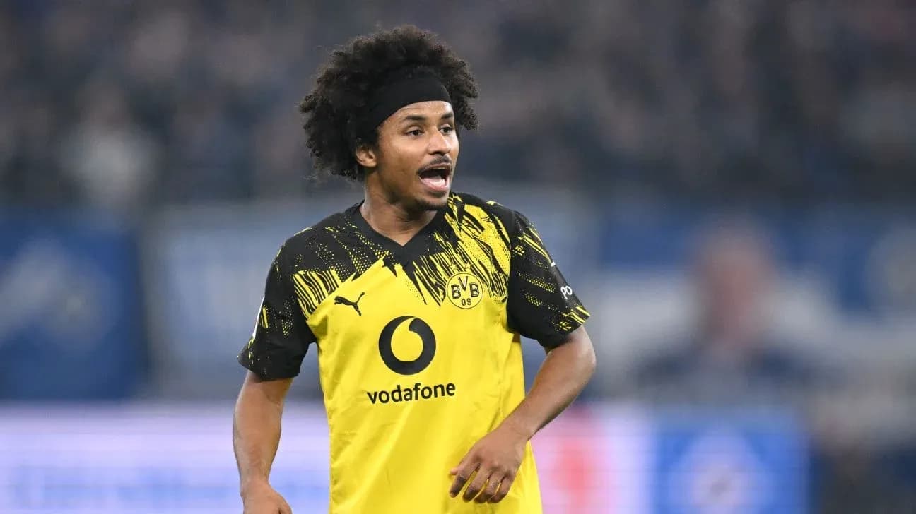 Player in Borussia Dortmund jersey during match Player in Borussia Dortmund jersey during match