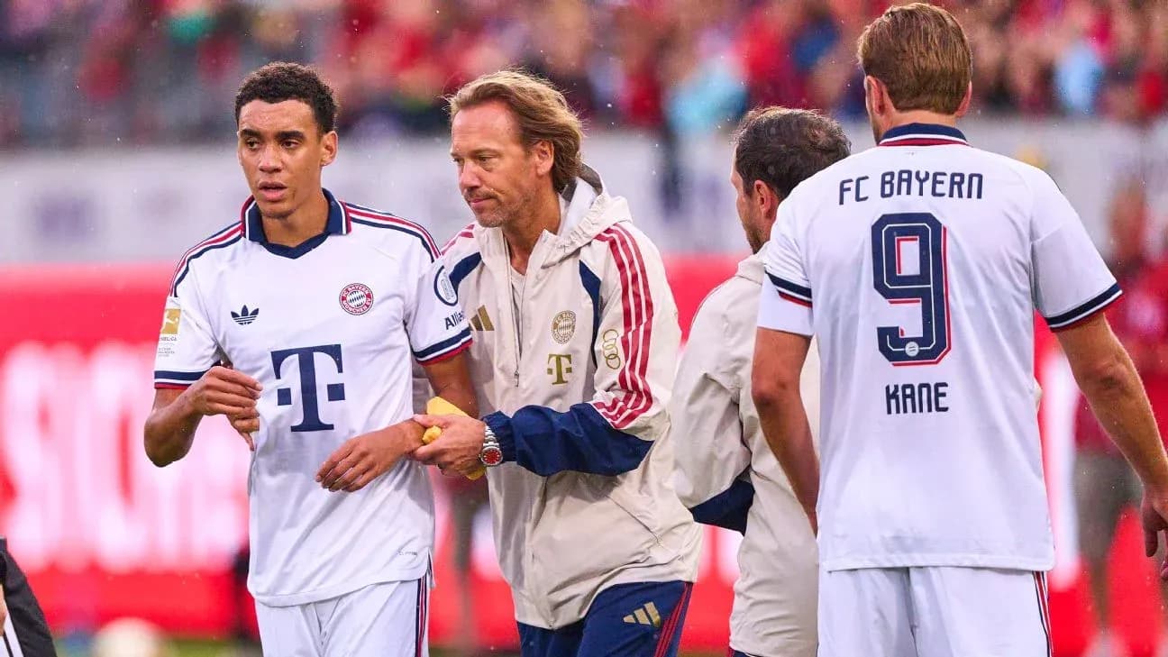 Bayern Munich players and coach during match substitution Bayern Munich players and coach during match substitution