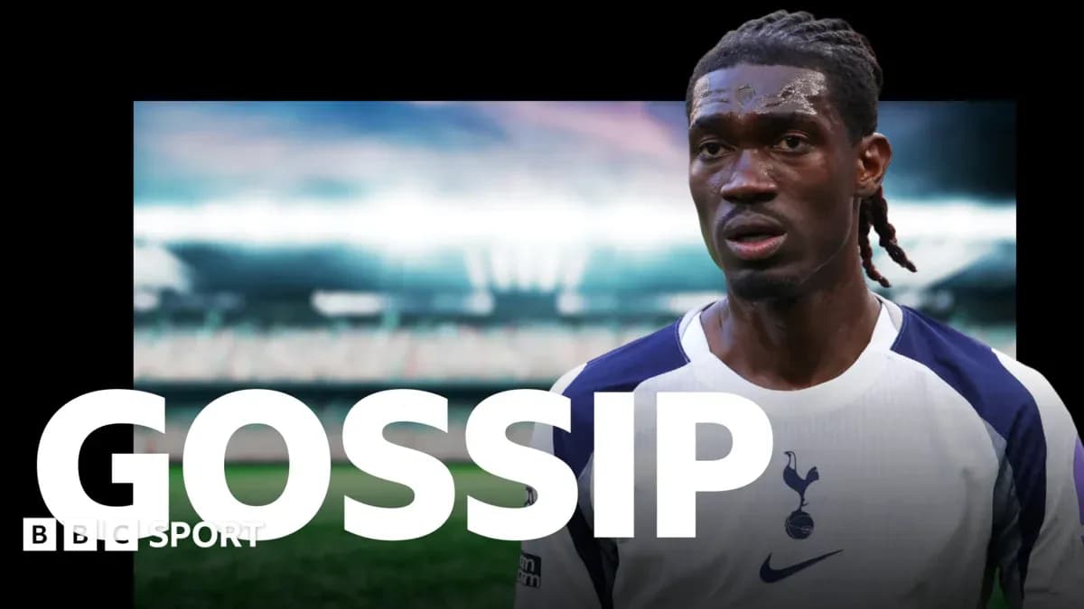 Player in Tottenham kit during match background Player in Tottenham kit during match background