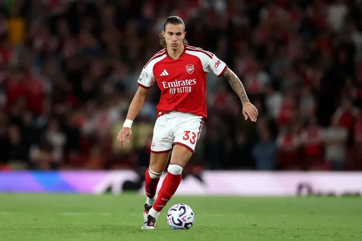 Player in Arsenal kit dribbling the ball Player in Arsenal kit dribbling the ball