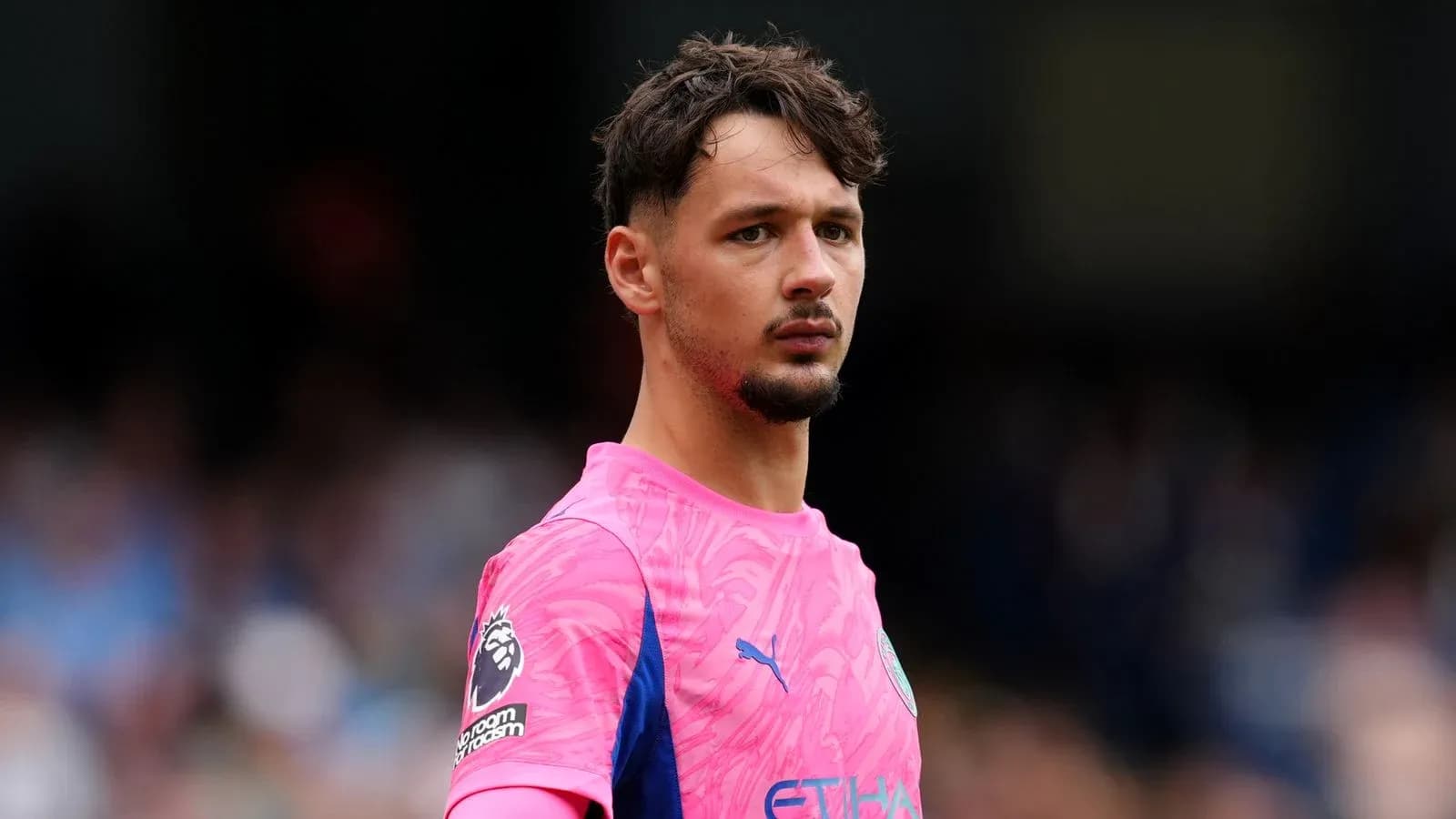 Goalkeeper in pink jersey during match Goalkeeper in pink jersey during match
