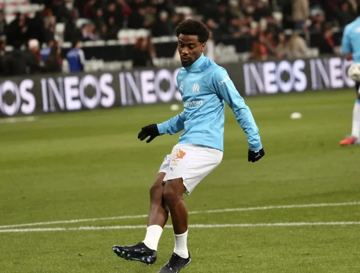 Player warming up in Marseille training gear Player warming up in Marseille training gear