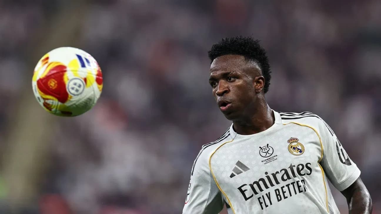 Vinícius Júnior controlling the ball during match Vinícius Júnior controlling the ball during match