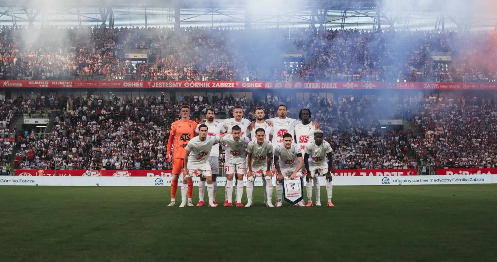 Gornik Zabrze team posing before the match Gornik Zabrze team posing before the match