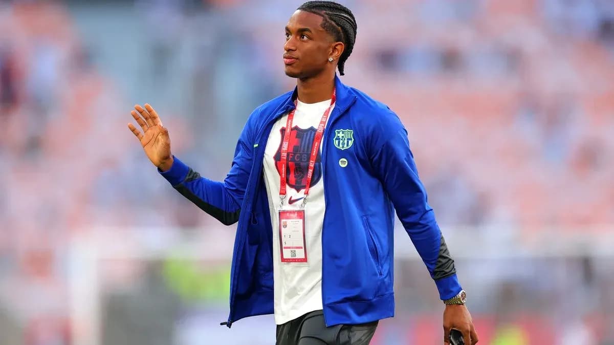 Player waving while walking on the pitch Player waving while walking on the pitch