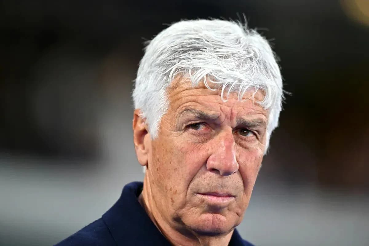 Coach with gray hair during match preparation Coach with gray hair during match preparation