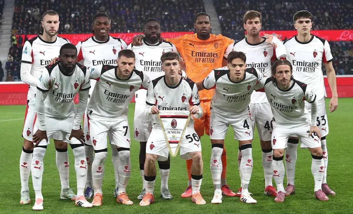 AC Milan team lineup before Serie A match AC Milan team lineup before Serie A match