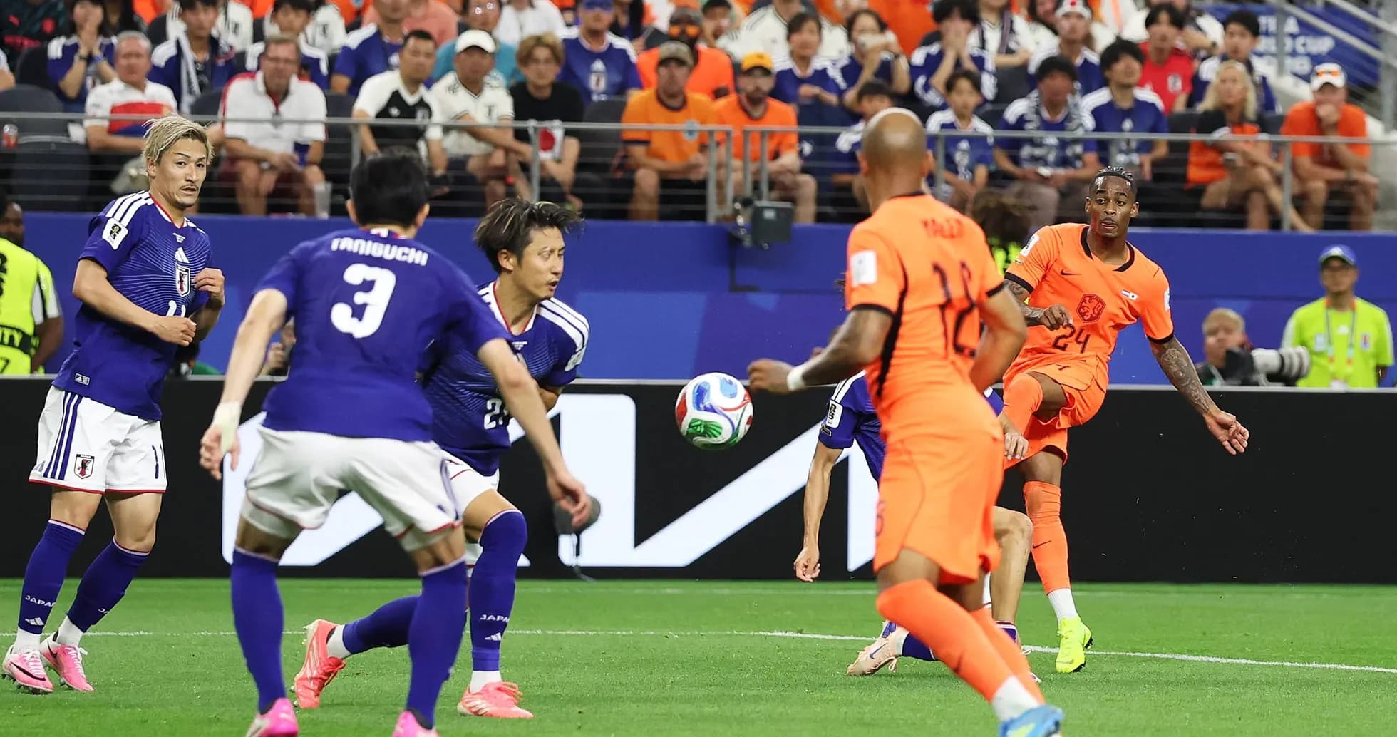 Netherlands player passing ball against Japan Netherlands player passing ball against Japan