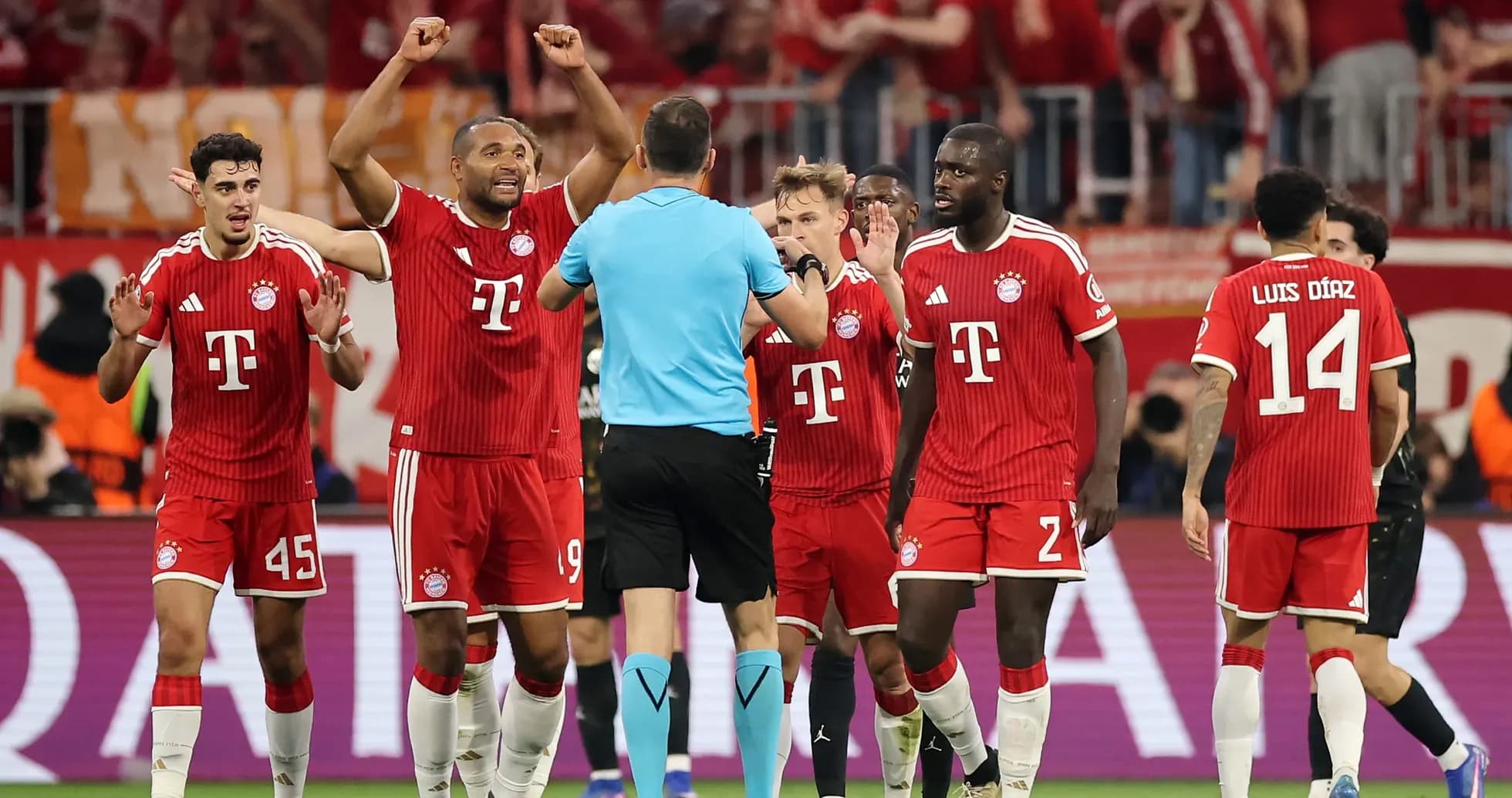 Bayern München players arguing with the referee Bayern München players arguing with the referee