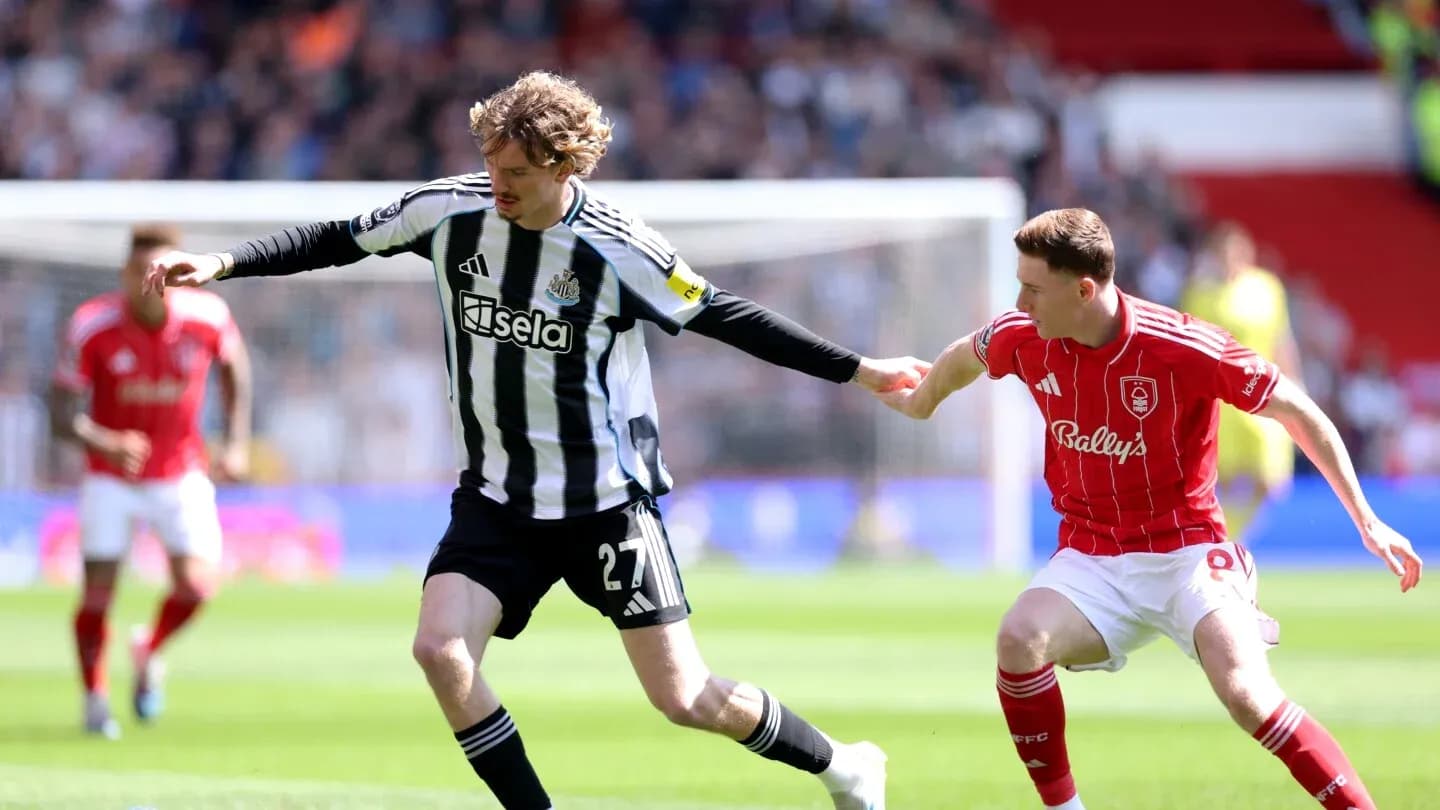 Newcastle player dribbling past Nottingham Forest player Newcastle player dribbling past Nottingham Forest player