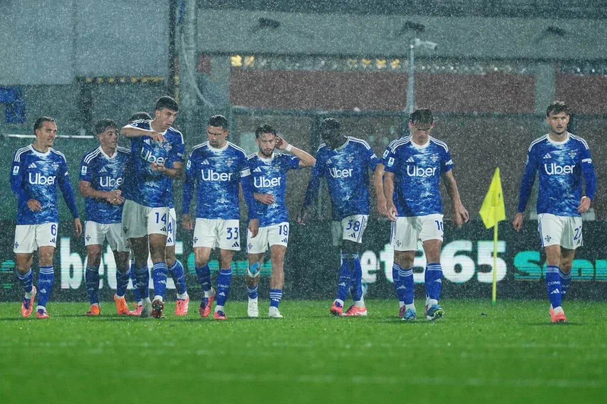 Como players celebrating a goal during match Como players celebrating a goal during match