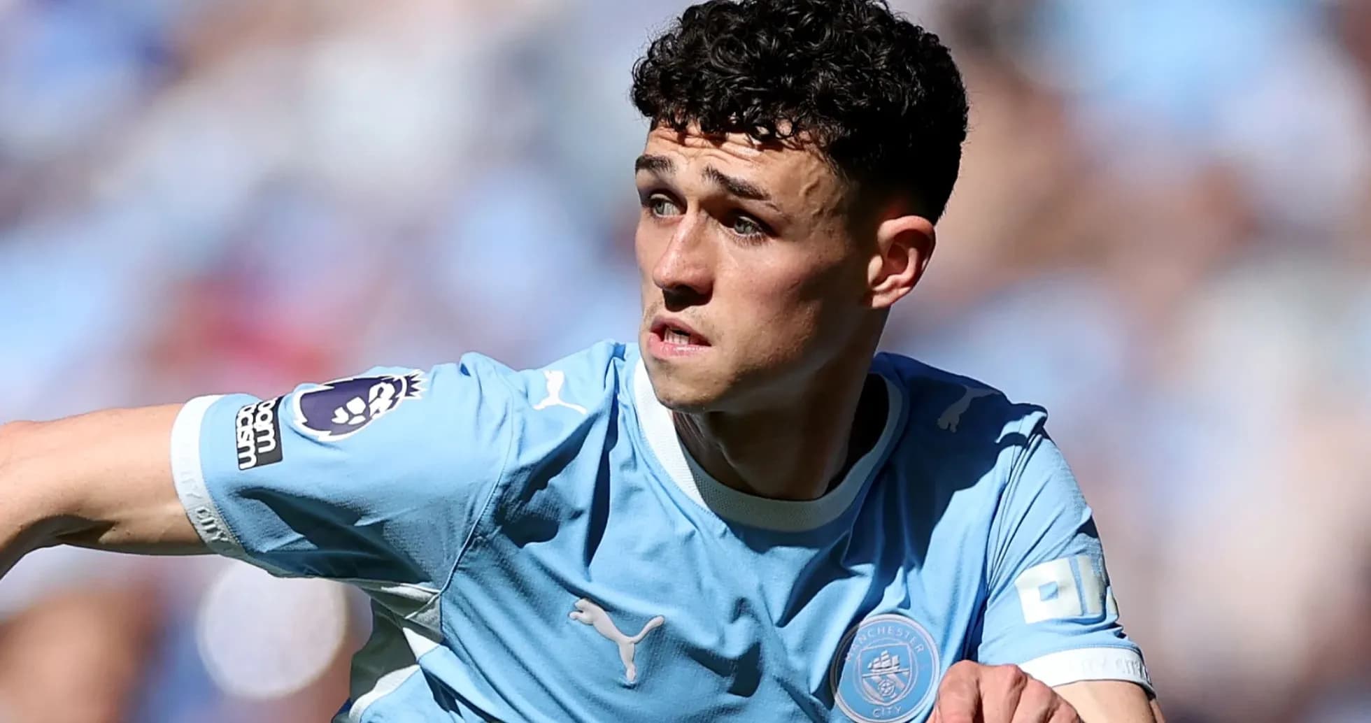 Player in light blue kit during match action Player in light blue kit during match action