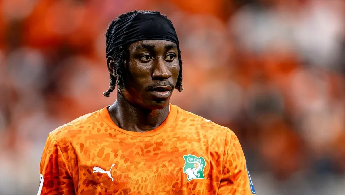 Player wearing orange jersey during match preparation Player wearing orange jersey during match preparation