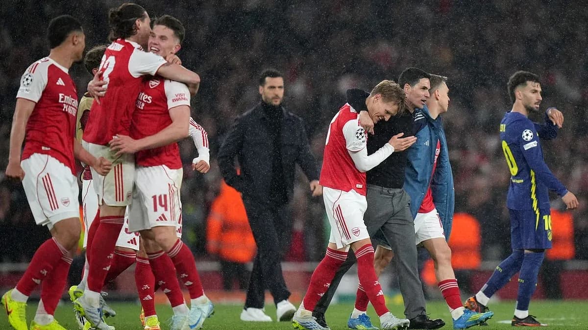 Arsenal players celebrating after UEFA match Arsenal players celebrating after UEFA match