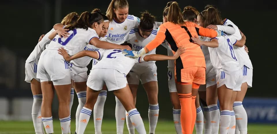 Real Madrid women huddling before the match Real Madrid women huddling before the match