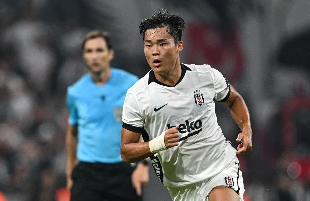 Beşiktaş player running during match Beşiktaş player running during match