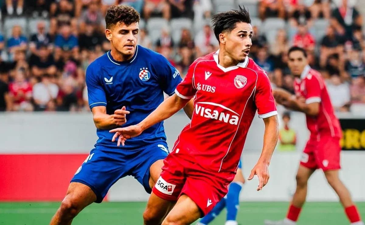 Players from FC Thun and Dinamo Zagreb in action Players from FC Thun and Dinamo Zagreb in action